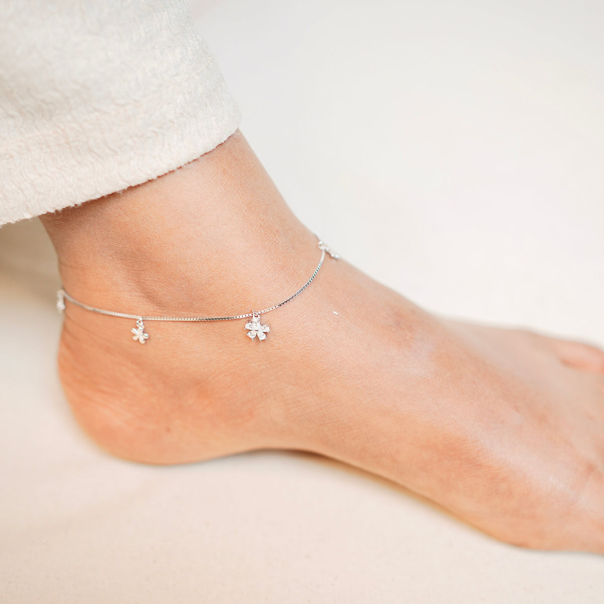 925 Sterling Silver Charming Petal Whisper Anklet