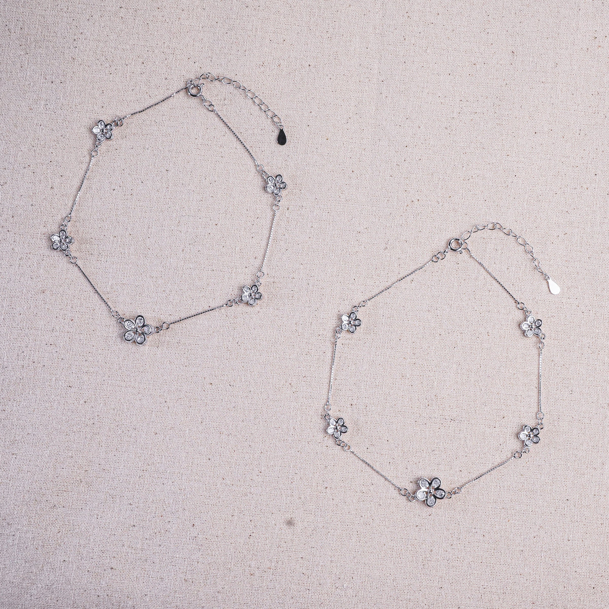 925 Sterling Silver Charming Petal Aura Anklet