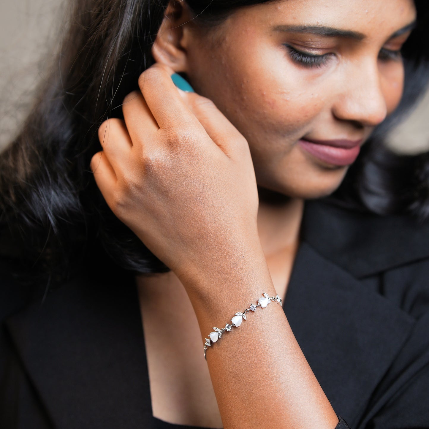 Silver Tulip Soft Glow Bracelet