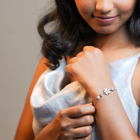 Silver Heart Petal Mist Women Chain Bracelet